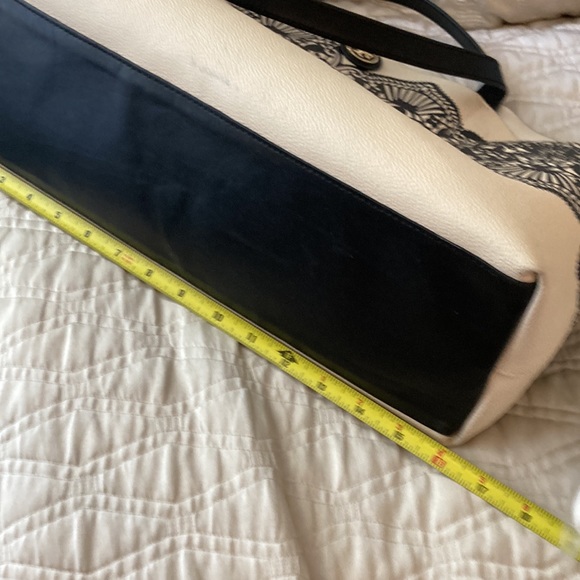 Tory Burch tote- Gorgeous! - Picture 8 of 11